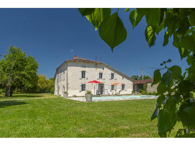 Huis te koop in FLEURANCE 32 Gers Midi-Pyrénées Frankrijk: Golf-, auto- of natuurliefhebber... zoek niet verder. Verscholen achter de gebaande paden ligt dit prachtige Maison de Maitre, omgeven door een eigen tuin en met uitzicht op het platteland van de Gers...