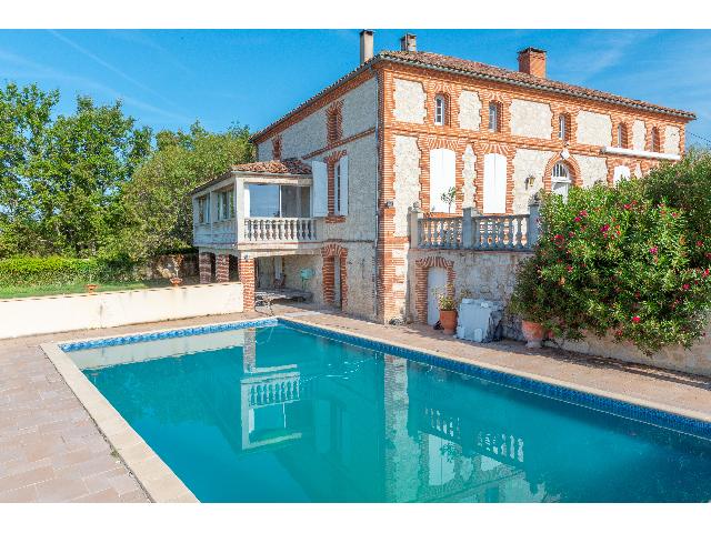 Huis te koop in CAZES MONDENARD 82 Tarn-et-Garonne Midi-Pyrénées Frankrijk: Charmant Maison de Maître met 14 hectare eigen grond, gelegen op 14 hectare eigen grond, met panoramisch uitzicht, ligt dit historische 'Manoir' met modern comfort. Lichte ontvangstruimtes, 4 slaapka...