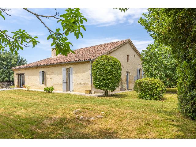 Huis te koop in FLEURANCE 32500 Gers Midi-Pyrénées Frankrijk: Lichte en gezellige pastorie. Exclusief mandaat. Charmante pastorie in goede staat, op slechts 7 minuten van Fleurance en 15 minuten van Lectoure. Met een brede hal en ruime, smaakvol ingerichte kamer...