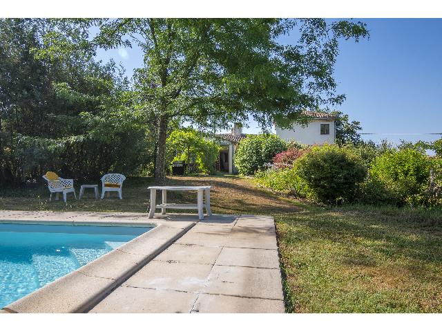 Huis te koop in&nbsp;LAVIT 82120 Tarn-et-Garonne Midi-Pyrénées Frankrijk: Tuiniersparadijs - met zwembad, privacy en comfortabel wonen. Charmante, goed onderhouden woning gelegen in een weelderige, privétuin nabij het dorp Lavit met alle voorzieningen.<br />
<br />
De woning is de a...