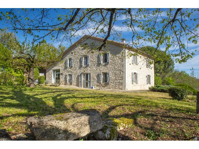 Huis te koop in&nbsp;MAUVEZIN 32120 Gers Midi-Pyrénées Frankrijk: Gerenoveerd landhuis op loopafstand van voorzieningen. Exclusieve verkoopopdracht. Verscholen aan het einde van een privéweg, straalt dit prachtig gerenoveerde, witstenen huis de charme van Gascogne ...