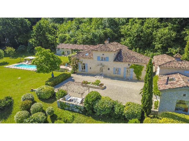 Huis te koop in&nbsp;SAINT CLAR 32380 Gers Midi-Pyrénées Frankrijk: Een verborgen paradijs in het hart van de natuur. Exclusieve verkoopopdracht. Verscholen in een rustige omgeving nabij Saint-Clar, biedt dit prachtig onderhouden stenen pand de zeldzame combinatie van...