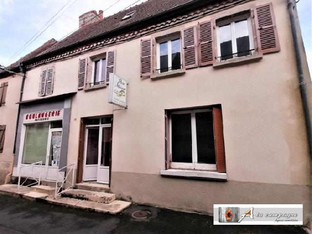 Huis te koop in PIONSAT 63330 Puy-de-Dôme Auvergne Frankrijk: Dit gebouw is een voormalige bakkerij met een woongedeelte. Deze woning is gelegen in het kleine dorpje Pionsat, in de Combrailles, en beschikt over alle eerste noodzakelijke voorzieningen: winkels, m...
