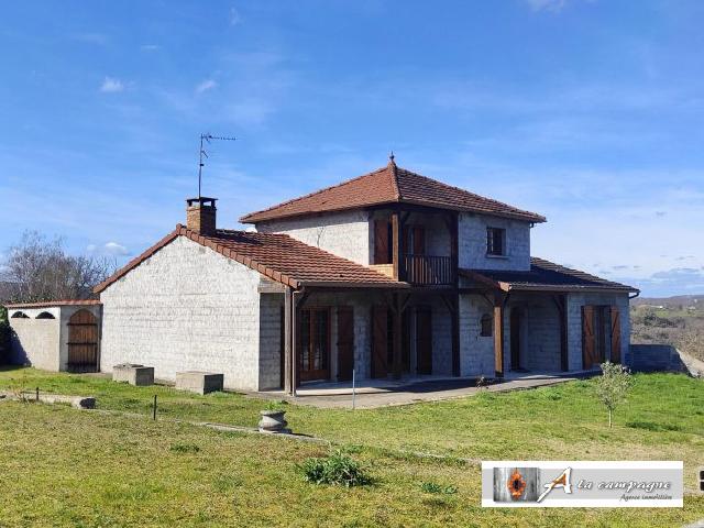 Huis te koop in LAVAULT-SAINTE-ANNE 03100 Allier Auvergne Frankrijk: Groot modern huis met zwembad en vrij uitzicht. In een dorp dichtbij alle voorzieningen ontdekt u dit sensationele huis in uitstekende staat.<br />
<br />
Het profiteert van een duidelijk zicht en profiteert va...
