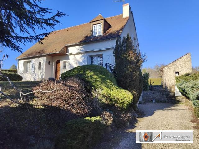 Huis te koop in CHAMBON-SUR-VOUEIZE 23170 Creuse Limousin Frankrijk: Charmant paviljoen in het dorp Creuse.<br />
Kent u Chambon-sur-Voueize, voorheen het derde mooiste dorp van Frankrijk een paar jaar geleden, gelegen in het noorden van de Creuse, vlakbij Allier en Puy-de-...