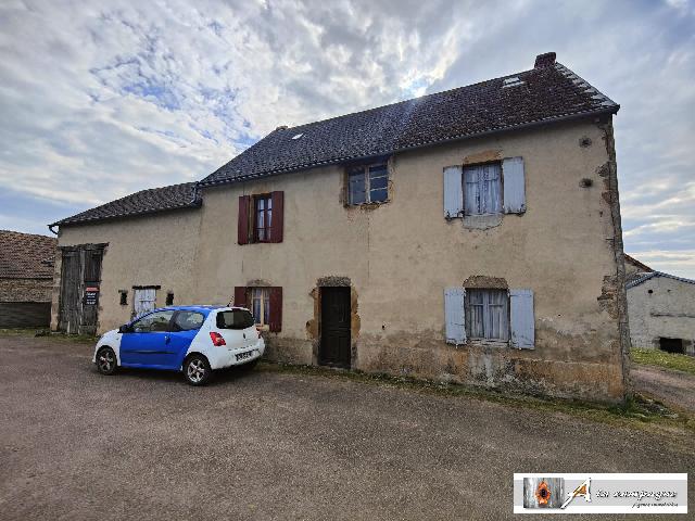 Huis te koop in LE QUARTIER 63330 Puy-de-Dôme Auvergne France: Te renoveren dorpshuis. Dit huis is gelegen in het gezellige dorpje Le Quartier.<br />
Op slechts een paar kilometer van Pionsat, een dorp met de eerste levensbehoeften, en op dezelfde afstand van Saint-El...