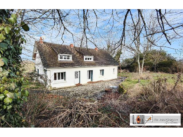 Huis te koop in LAPEYROUSE 63700 Puy-de-Dôme Auvergne France: Mooie, ruime woning met grond, gelegen in een rustig gehucht<br />
Deze grote woning vol potentie is gelegen in een rustig gehucht van Lapeyrouse. Dorp met school, kleine winkel, restaurant, een prachtig r...