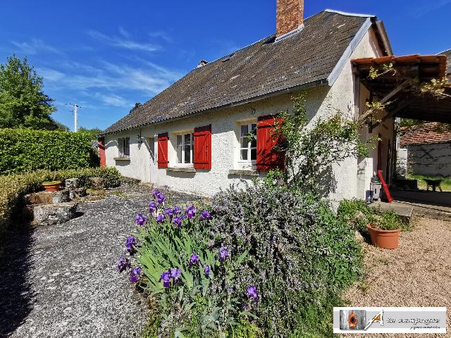 Huis te koop in&nbsp;SAINT-MAURICE-PRÈS-PIONSAT 63330 Puy-de-Dôme Auvergne France: Charmant stenen landhuis met uitzicht. In de prachtige regio Auvergne, in het hart van de Combrailles – een streek die natuur en schitterende vergezichten biedt – vindt u dit charmante huis vol ka...