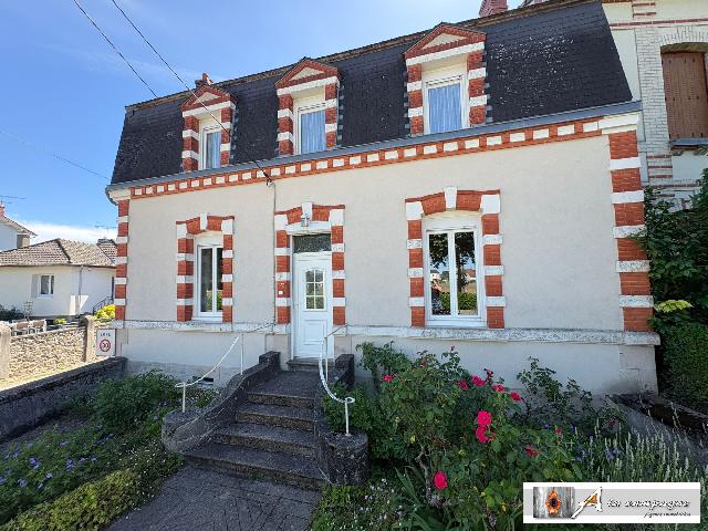 Huis te koop in&nbsp;ÉVAUX-LES-BAINS 23110 Creuse Limousin France: Deze charmante, direct bewoonbare woning is gelegen in het kuuroord Evaux-les-Bains. Hoewel een kleine opknapbeurt de woning in oude glorie zou herstellen, kunt u er gemakkelijk intrekken met uw eigen...