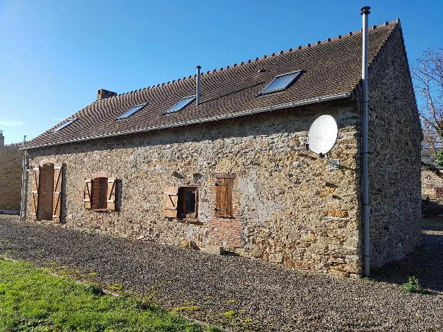 House for sale PARNAC 36170 Indre Centre France: This fully restored house is for sale in the south of the Brenne, near St. Benoit du Sault, Indre 36. It has a garage and a nice garden to the south. Three large bedrooms, one of which is on the groun...
