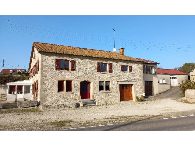Huis te koop in VILLARS ST MARCELLIN 52400 Haute-Marne Champagne-Ardenne France: Dit natuurstenenhuis is op slechts 5 minuten rijden van het kuuroord Bourbonne-les-Bains, waar je alle plaatselijke winkels vindt, evenals een dokter, apotheek, restaurants en bars. Het huis is volled...
