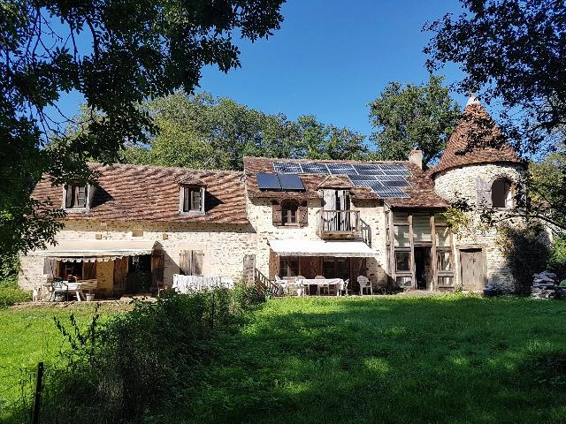 Haus zu verkaufen in LIGNAC 36370 Indre Frankreich. Schöne restaurierte Wassermühle im Süden der Brenne, Indre 36, in der Nähe von Lignac. Das Anwesen befindet sich in einer bezaubernden Umgebung, am Ufer eines kleinen Flusses, am Ende einer unbefe...