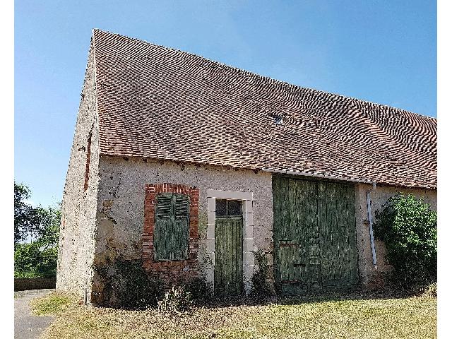 Maison à vendre à SAINT-GILLES 36170 Indre Centre France: Cette grange se trouve entre St. Benoit du Sault et Argenton sur Creuse, dans le departement Indre 36. Elle se situe dans un hameau dans le Parc Regional de la Brenne. La grange peut être transformé...