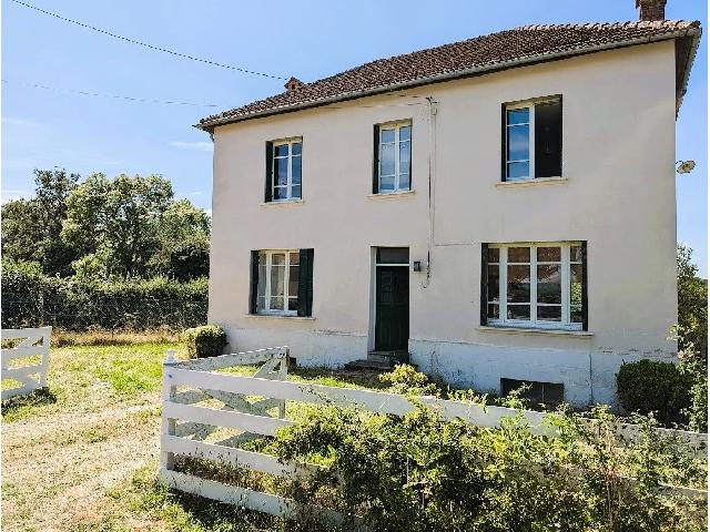 Haus zu verkaufen in AUZANCES 23700 Creuse Frankreich. In der Creuse, an der Grenze zum Puy de Dôme, in der Region Limousin und in der Nähe von Auzances, ein sofort bewohnbares Haus mit Garten und Balkon/Terrasse mit schöner Aussicht auf die Umgebung.<br />
...