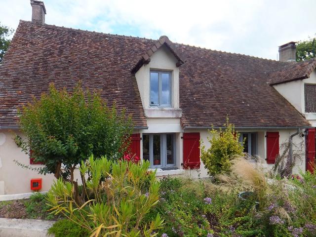 Guesthouses-Bed-&-Breakfast for sale MERS-SUR-INDRE 36230 Indre Centre France: Detached house with guest house, outbuildings, garden with pond and open view, near lakes and Mers-sur-Indre, Centre-Val de Loire in Indre.<br />
<br />
This beautiful house on 6480 m2 of land is located in a r...