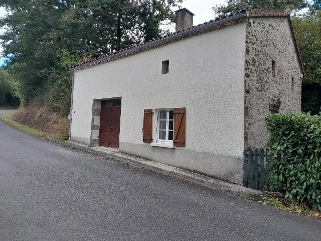 Huis te koop in VAL-D'OIRE-ET-GARTEMPE 87320 Haute-Vienne Limousin Frankrijk: Gerenoveerd landhuis  in Darnac - Haute Vienne<br />
Gerenoveerd huisje met 2/3 slaapkamers in een gehuchtje bij het dorpje Darnac in de Haute Vienne. Darnac maakt deel uit van de nieuw gevormde gemeente V...