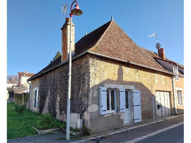 House for sale SAINT-GERMAIN 86310 Vienne Poitou-Charentes France: These two pretty houses are near Saint Savin, department Vienne 86. One house has been renovated, the other needs some freshening up (painting). Each house has its own entrance and courtyard. The hous...