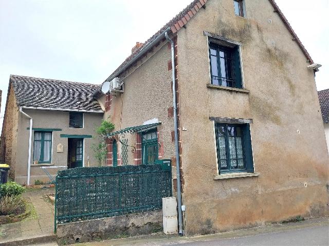 House for sale CHAILLAC 36310 Indre Centre France: This house, renovated in 2021 and in good condition, is in the village of Chaillac, Indre 36 department. On the ground floor there is a living room/fitted kitchen and a bedroom with shower room/toilet...