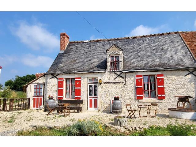 Gites-Chambres-d-hotes te koop in OULCHES 36800 Indre Centre Frankrijk: Volledig gerenoveerd – instapklaar – ideaal voor gîtes of chambre d’hôtes – 3.641 m² grond<br />
In het hart van natuurpark La Brenne ligt deze charmante en volledig gerenoveerde fermette, perfe...