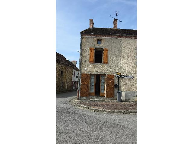 House for sale AZAT-LE-RIS 87360 Haute-Vienne Limousin France: 2-bedroom village house with 2 small outbuildings and a further unattached workshop and garden in Azat Le Riz 87, Haute Vienne.<br />
<br />
The village is a quiet one, but it does have a bar/restaurant and reg...