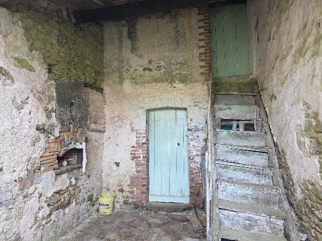 House for sale DOMPIERRE-LES-ÉGLISES 87190 Haute-Vienne Limousin France: Pretty renovation project of a house, with barn and bread oven in the village of Dompierre-Les-Eglises in the Haute Vienne, Nouvelle Aquitaine. <br />
<br />
Tucked down a little side street in a hamlet at the ...