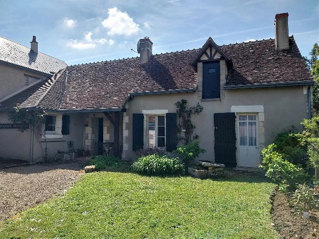 Huis te koop in TOURNON-SAINT-MARTIN 36220 Indre Centre France: Dit schattige huis in goede staat is gelegen in een gehucht bij Tournon Saint Martin, in het Parc de la Brenne, departement Indre 36. Het heeft een ingerichte keuken, een woonkamer met mezzanine en 2 ...
