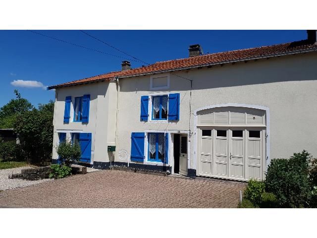 Appartement te koop in DAMRÉMONT 52400 Haute-Marne Champagne-Ardenne France: Deze sfeervolle halfvrijstaande woning is in het rustige dorp Damrémont, gelegen in de Haute-Marne (Grand-Est), biedt alles wat je zoekt in een Frans vakantiehuis of permanente woning. De woning besc...