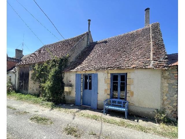 Huis te koop in PRISSAC 36370 Indre Centre France: Twee huizen met schuur in de buurt van Prissac, in het departement Indre 36. Het ene huis bestaat uit een woonkamer met keukenhoek, een hal met trap, badkamer en toilet, en een slaapkamer op de bovenv...