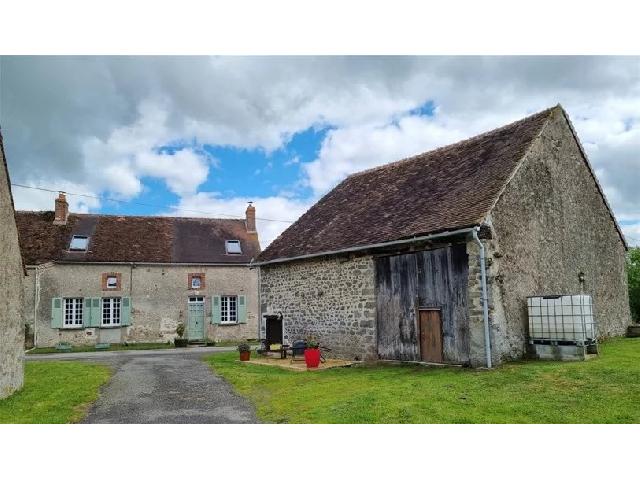Haus&nbsp;zu verkaufen in&nbsp;LUSSAC-LES-ÉGLISES 87360 Haute-Vienne Frankreich. Dieses renovierte Landhaus mit 2 Schlafzimmern gelegen in einem Weiler in der Gemeinde Lussac-les-Églises, in der Haute Vienne, Nouvelle Aquitaine.<br />
Das Dorf Lussac-les-Eglises ist ca. 2 km entfernt ...