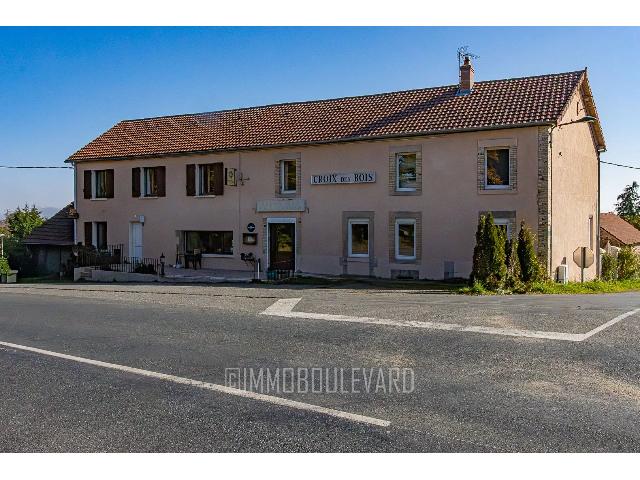 Gites-Chambres-d-hotes te koop in&nbsp;LALIZOLLE 03450 Allier Auvergne Frankrijk: Charmant chambre d’hôte met mini camping, prachtig uitzicht nabij Lalizolle, Allier Auvernge.<br />
Op een goed gesitueerde locatie, omringd door natuur en met directe toegang tot het bos, bevindt zich ...