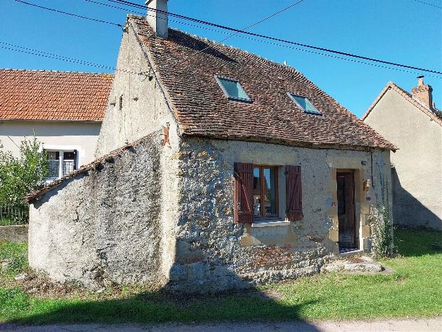 Huis te koop in&nbsp;PRISSAC 36370 Indre Centre France: Dit schattige huis met tegenover gelegen tuin is in het Parc Naturel de la Brenne, departement Indre 36. Het ligt vlakbij het dorp Prissac. Het heeft een woonkamer met keukenhoek, twee slaapkamers, wa...