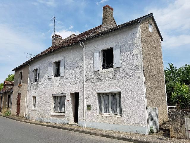 Huis te koop in&nbsp;LIGLET 86290 Vienne Poitou-Charentes France: Dit grote huis is in het dorp LIGLET, regio Montmorillonnais, Vienne 86. Het heeft 4 slaapkamers, een mooie waterput plus een waterreserve. Het moet wat opgefrist worden (decoratie, keuken). Het dak i...
