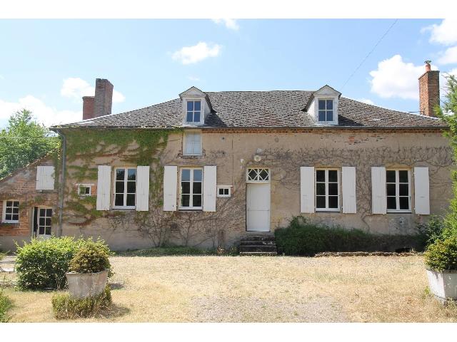 Huis te koop in&nbsp;CHARRIN 58300 Nièvre Bourgogne France: Dit bijzondere domein staat in de zuidelijke Bourgogne, rustig gelegen aan de rand van een dorpje, tussen de Morvan en de Loire. Een plek waar kunst, cultuur en ontmoeting onder de naam Domaine de l�...
