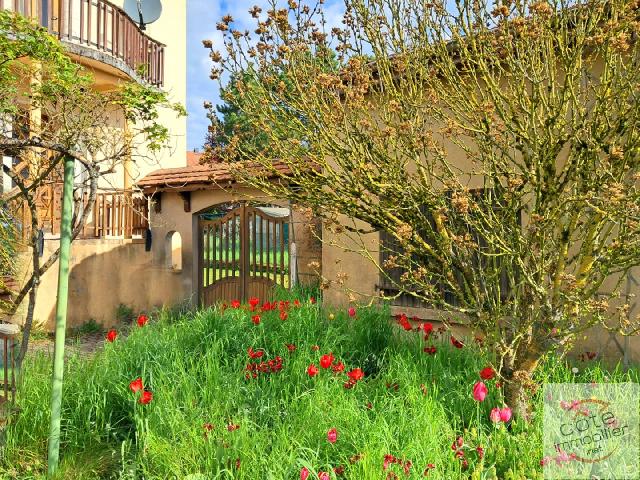 Huis te koop in&nbsp;GROSBLIEDERSTROFF 57520 Moselle Lorraine France: Woonhuis op een terrein van 413 m2 met een woonoppervlakte van 170 m2. Indeling: 9 vertrekken, lege keuken, slaapkamer op de begane grond, 7 slaapkamers, 2 badkamers met douche. Verwarming op gas. Bin...