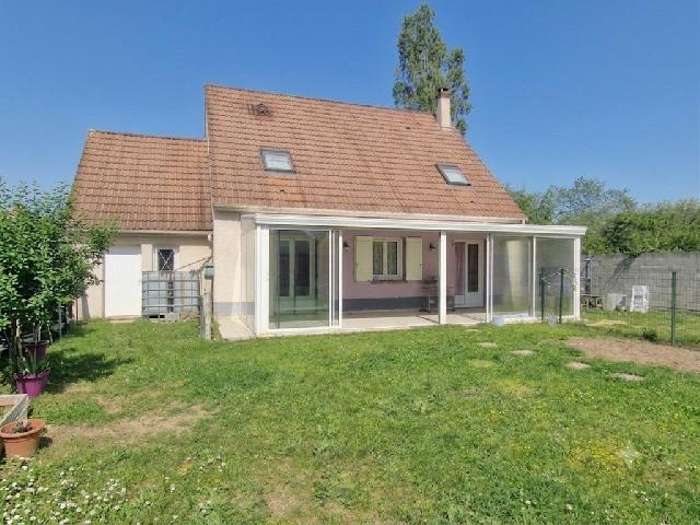 Haus zu verkaufen in&nbsp;BREUILLET 91650 Essonne Ile de France Frankreich: Haus auf einem Grundstück von 456 qm mit einer Wohnfläche von 125 qm. Einteilung: 6 Räume, Wohnzimmer von 32.5 qm, Schlafzimmer auf dem Erdgeschoss, 4 Schlafzimmer, Badezimmer, Badezimmer mit Dusch...