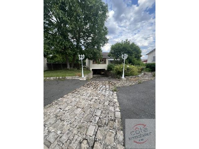 Haus zu verkaufen in&nbsp;LES GRANGES LE ROI 91410 Essonne Ile de France Frankreich: Haus auf einem Grundstück von 2500 qm mit einer Wohnfläche von 82 qm. Einteilung: 4 Räume, Wohnzimmer von 31 qm, 3 Schlafzimmer, Badezimmer mit Dusche. Heizung auf Gas. Innen Parkplätze: 1. Aussen...