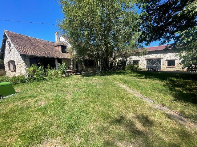 Haus zu verkaufen in&nbsp;ANGERVILLIERS 91470 Essonne Ile de France Frankreich: Steingebäude aus dem Jahr 1850 mit folgenden Räumlichkeiten im Erdgeschoss: ein 50 m² großes Doppelwohn-/Esszimmer, eine Küche, drei Schlafzimmer, eine Speisekammer, ein Duschbad und ein großes ...