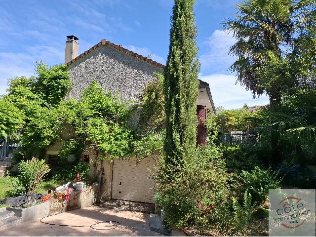 Haus zu verkaufen in&nbsp;LIMOURS 91470 Essonne Ile de France Frankreich: Exklusives Angebot! Nur 10 Minuten von Limours entfernt, im Dorf Bullion. Freistehendes Haus mit Vollkeller, 4 Schlafzimmern, Doppelgarage und privatem Garten. In ruhiger und begehrter Lage gelegen, b...